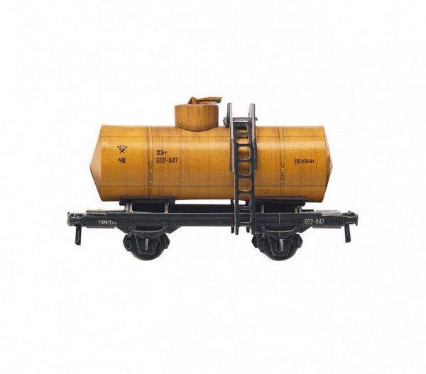 Вагон - цистерна "Бензин", 1:87